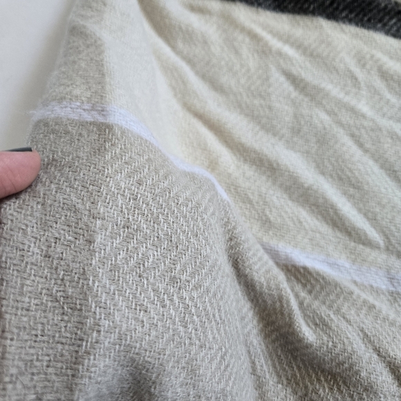 NWT Three Dots Poncho Wrap shawl One Size Neutral Miranda Plaid Cashmere wool - Picture 4 of 7